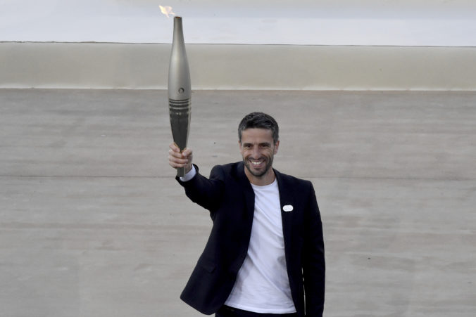 greece_paris_olympics_flame_51505 676x451