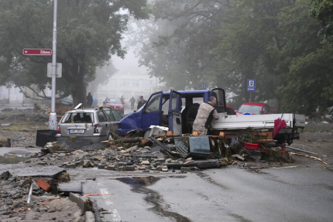 czech_republic_floods_22552 676x451