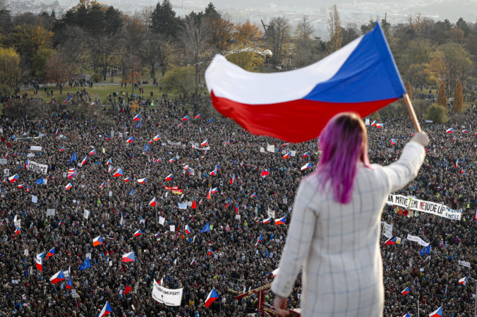 aptopix_czech_republic_protest_39901 1a378f7c9cff413cbedde478dd003eb3 1 676x449