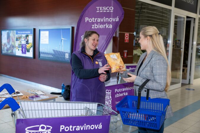 tesco vianocna potravinova zbierka  676x451