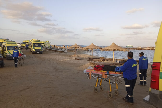 egypt_tourist_vessel_sinks_69265 676x451