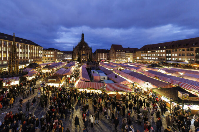 germany_christmas_market._09383 676x451