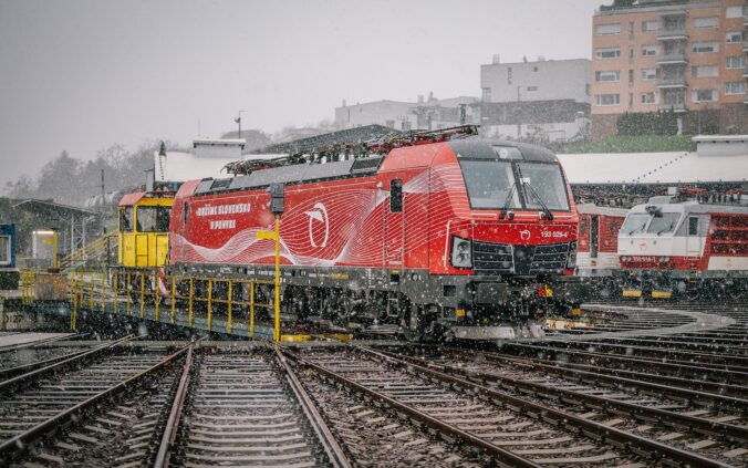 rusen siemens vectron s unikatnym dizajnom sa stava novou sucastou flotily zssk 676x423