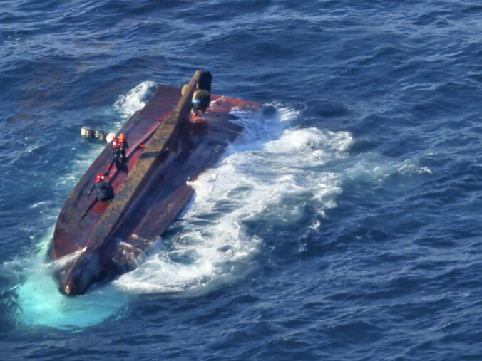 south_korea_capsized_boat_08170 676x507