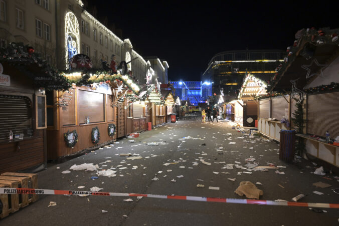 germany_christmas_market_24724 676x451