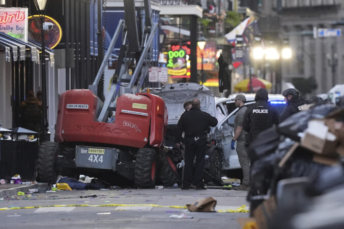 new_orleans_car_into_crowd_33457 676x451