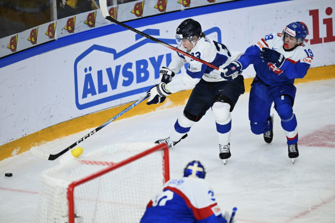 sweden_junior_ice_hockey_14639 676x451