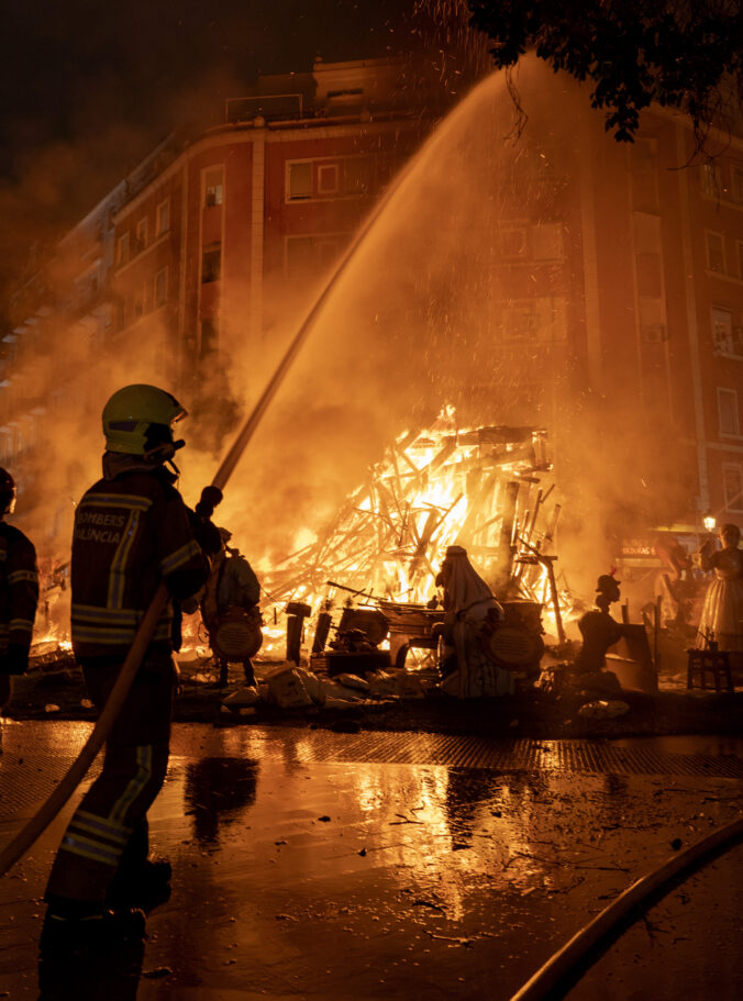 spain_fallas_festival_18989 76617b5275424968a0b6f9ee565e5c5d 676x911