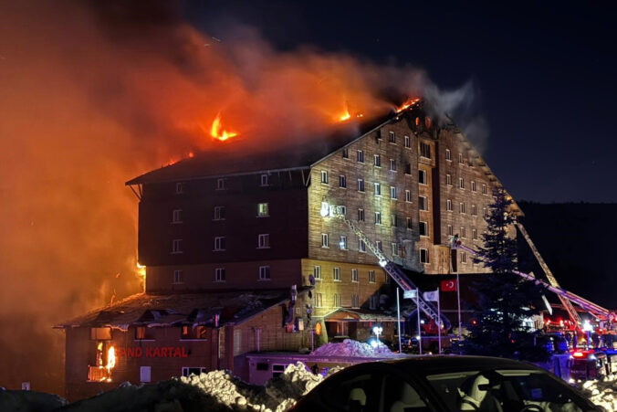 aptopix_turkey_fire_70702 676x451